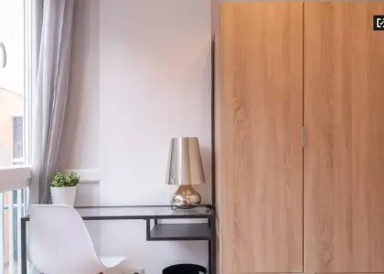 Se alquila habitación en piso compartido de 4 habitaciones en Valdeacederas en Madrid