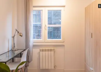 Se alquila habitación en piso compartido de 4 habitaciones en Valdeacederas en Madrid