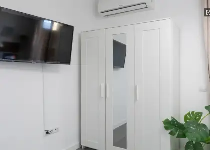 Se alquila habitación en piso compartido de 4 habitaciones en Yuncos, todos los gastos incluidos. en Toledo