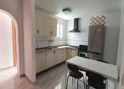 Se alquila habitación en piso compartido de 4 habitaciones en Zaidín-Vergeles, ideal para chicas. en Granada