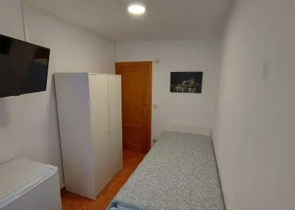 Se alquila habitación en piso compartido de 4 habitaciones en Zaragoza, solo estudiantes en Zaragoza