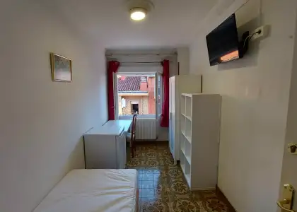 Se alquila habitación en piso compartido de 4 habitaciones en Zaragoza, solo estudiantes en Zaragoza