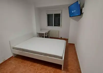 Se alquila habitación en piso compartido de 4 habitaciones en Zaragoza, solo estudiantes en Zaragoza