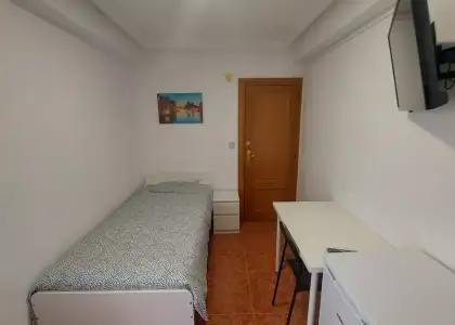 Se alquila habitación en piso compartido de 4 habitaciones en Zaragoza, solo estudiantes en Zaragoza
