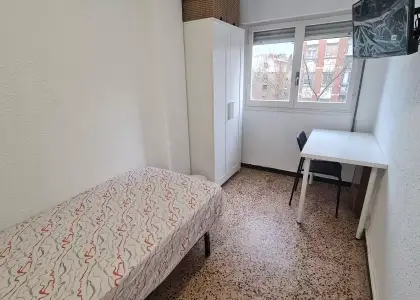 Se alquila habitación en piso compartido de 4 habitaciones en Zaragoza, solo estudiantes en Zaragoza