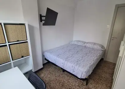 Se alquila habitación en piso compartido de 4 habitaciones en Zaragoza, solo estudiantes en Zaragoza