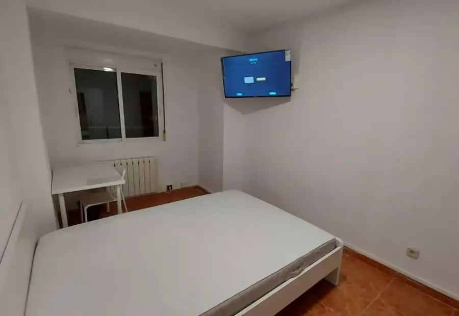 Se alquila habitación en piso compartido de 4 habitaciones en Zaragoza, solo estudiantes en Zaragoza