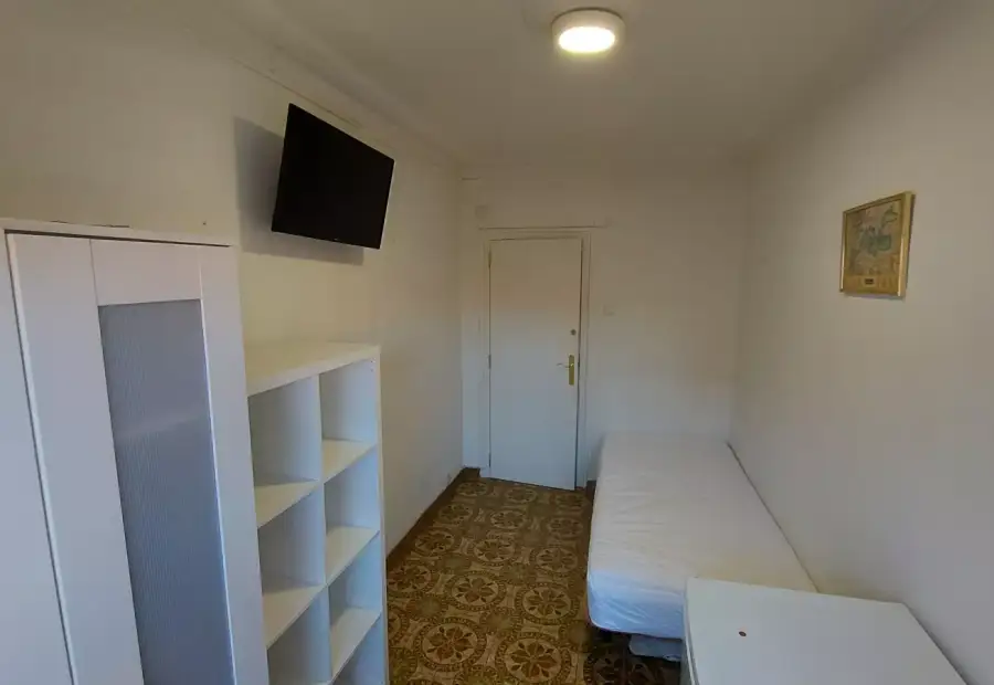 Se alquila habitación en piso compartido de 4 habitaciones en Zaragoza, solo estudiantes en Zaragoza