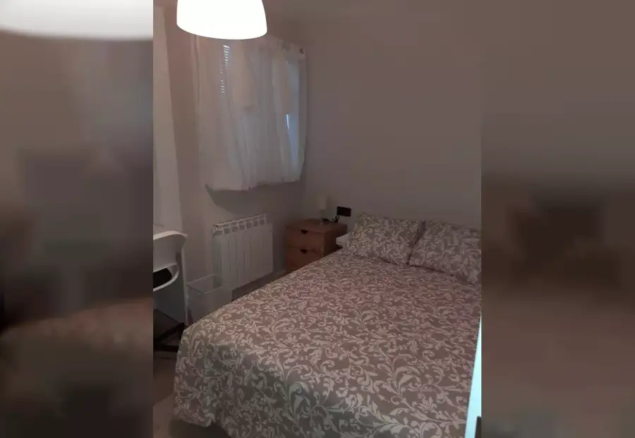 Se alquila habitación en piso compartido de 4 habitaciones en Zaragoza, solo chicas en Zaragoza