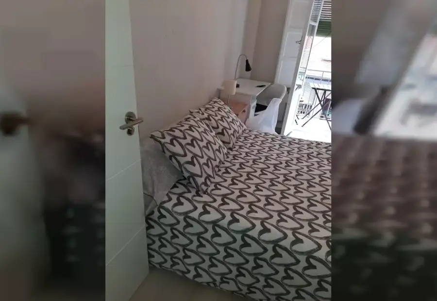Se alquila habitación en piso compartido de 4 habitaciones en Zaragoza, solo chicas en Zaragoza