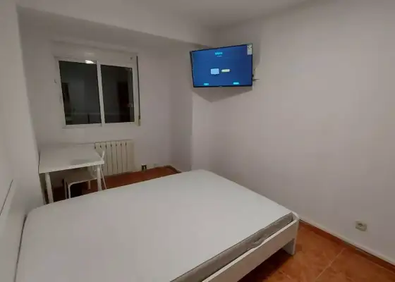 Se alquila habitación en piso compartido de 4 habitaciones en Zaragoza, solo estudiantes