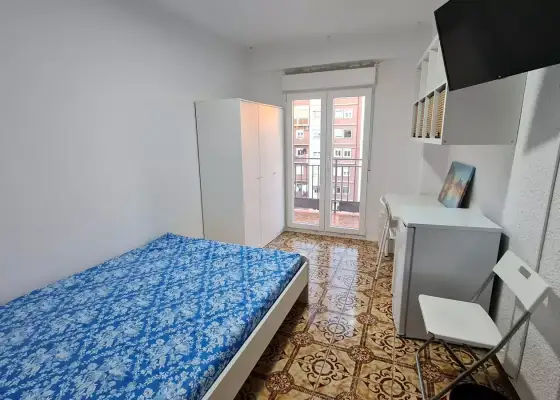 Se alquila habitación en piso compartido de 4 habitaciones en Zaragoza, solo estudiantes