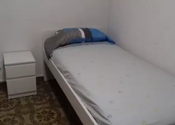 Se alquila habitación en piso compartido de 4 habitaciones en Zaragoza, solo estudiantes