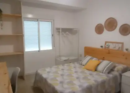 Se alquila habitación en piso compartido de 5 habitaciones en Adra, gastos incluidos, ideal solo para chicas. en Almería