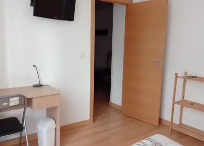 Se alquila habitación en piso compartido de 5 habitaciones en Alicante, gastos incluidos, solo estudiantes en Alicante (Alacant)