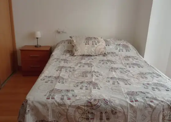 Se alquila habitación en piso compartido de 5 habitaciones en Alicante, gastos incluidos, solo estudiantes en Alicante (Alacant)