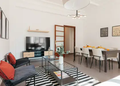 Se alquila habitación en piso compartido de 5 habitaciones en Arrancapins. en Valencia