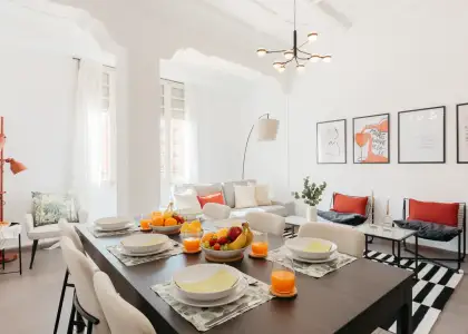 Se alquila habitación en piso compartido de 5 habitaciones en Arrancapins. en Valencia