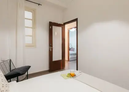Se alquila habitación en piso compartido de 5 habitaciones en Arrancapins. en Valencia