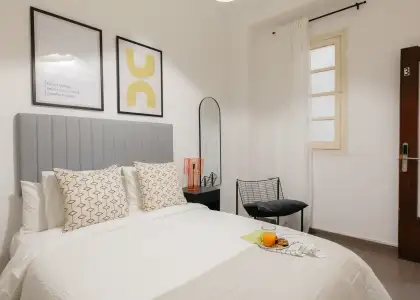 Se alquila habitación en piso compartido de 5 habitaciones en Arrancapins. en Valencia