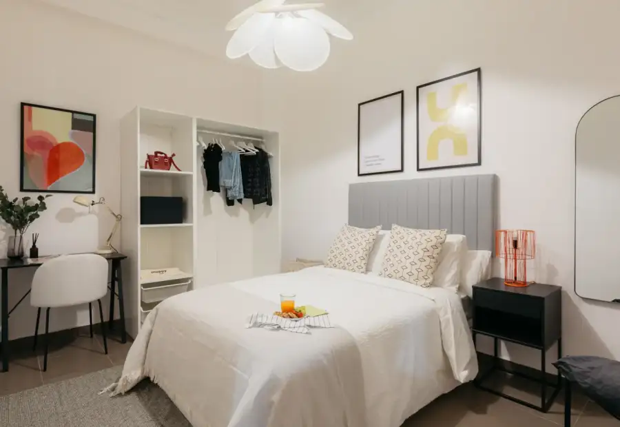 Se alquila habitación en piso compartido de 5 habitaciones en Arrancapins. en Valencia