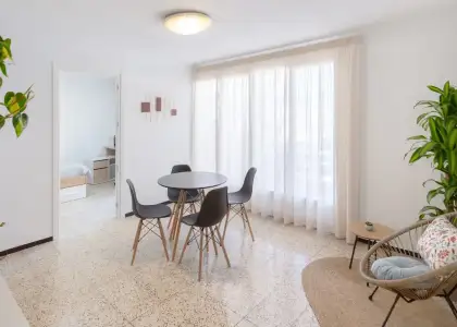 Se alquila habitación en piso compartido de 5 habitaciones en Elche, todos los gastos incluidos. en Alicante (Alacant)