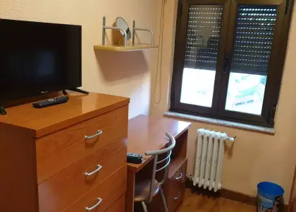 Se alquila habitación en piso compartido de 5 habitaciones en Salamanca en Salamanca