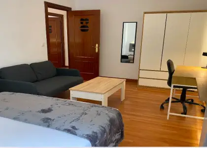 Se alquila habitación en piso compartido de 5 habitaciones en Salamanca. en Salamanca