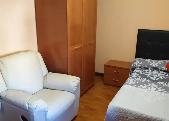 Se alquila habitación en piso compartido de 5 habitaciones en Salamanca