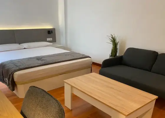 Se alquila habitación en piso compartido de 5 habitaciones en Salamanca.