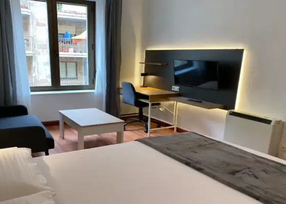 Se alquila habitación en piso compartido de 5 habitaciones en Salamanca.