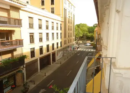 Se alquila habitación en piso compartido de 5 habitaciones en San Miguel-Capuchinos. en Córdoba