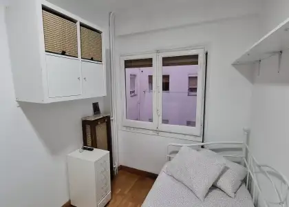 Se alquila habitación en piso compartido de 5 habitaciones en Zaragoza, solo estudiantes en Zaragoza