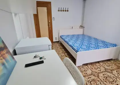 Se alquila habitación en piso compartido de 5 habitaciones en Zaragoza, solo estudiantes en Zaragoza