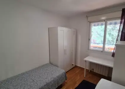 Se alquila habitación en piso compartido de 5 habitaciones en Zaragoza, solo estudiantes en Zaragoza