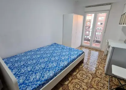 Se alquila habitación en piso compartido de 5 habitaciones en Zaragoza, solo estudiantes en Zaragoza