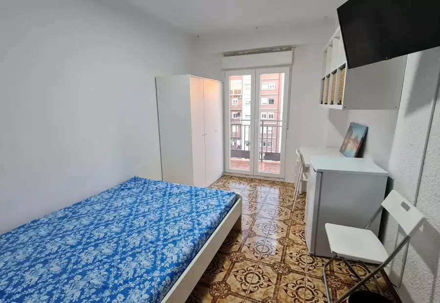 Se alquila habitación en piso compartido de 5 habitaciones en Zaragoza, solo estudiantes en Zaragoza