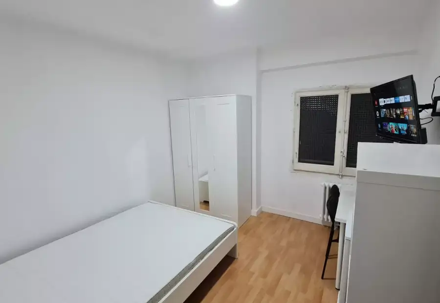 Se alquila habitación en piso compartido de 5 habitaciones en Zaragoza, solo estudiantes en Zaragoza
