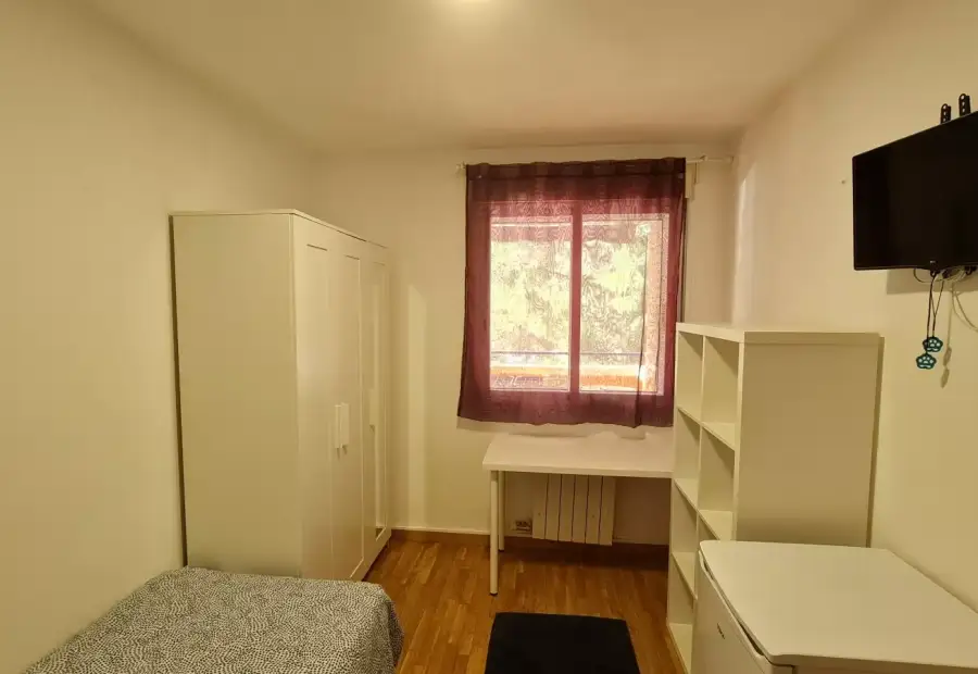 Se alquila habitación en piso compartido de 5 habitaciones en Zaragoza, solo estudiantes en Zaragoza