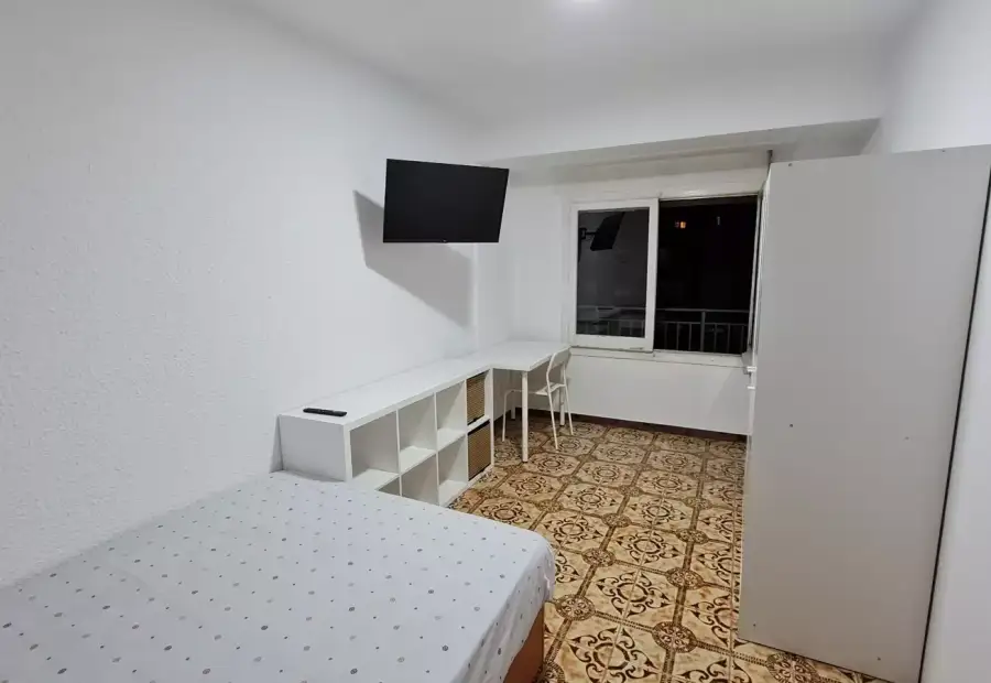 Se alquila habitación en piso compartido de 5 habitaciones en Zaragoza, solo estudiantes en Zaragoza