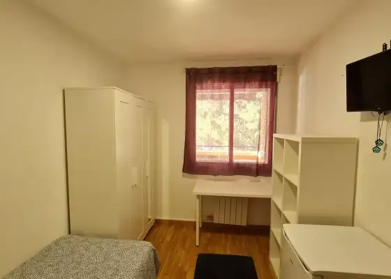 Se alquila habitación en piso compartido de 5 habitaciones en Zaragoza, solo estudiantes