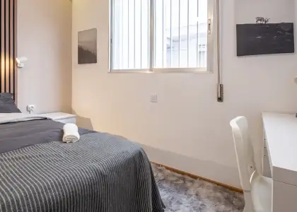 Se alquila habitación en piso compartido de 6 habitaciones en Alicante, gastos incluidos en Alicante (Alacant)
