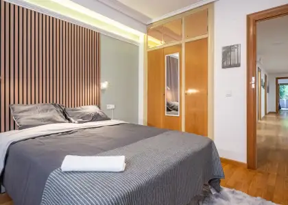 Se alquila habitación en piso compartido de 6 habitaciones en Alicante, gastos incluidos en Alicante (Alacant)