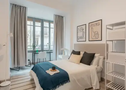 Se alquila habitación en piso compartido de 6 habitaciones en La Gran Vía en Valencia
