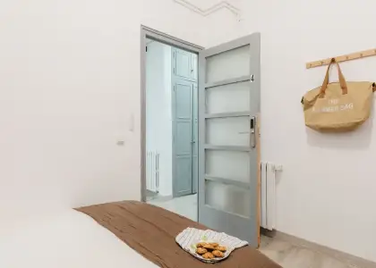 Se alquila habitación en piso compartido de 6 habitaciones en La Gran Vía en Valencia