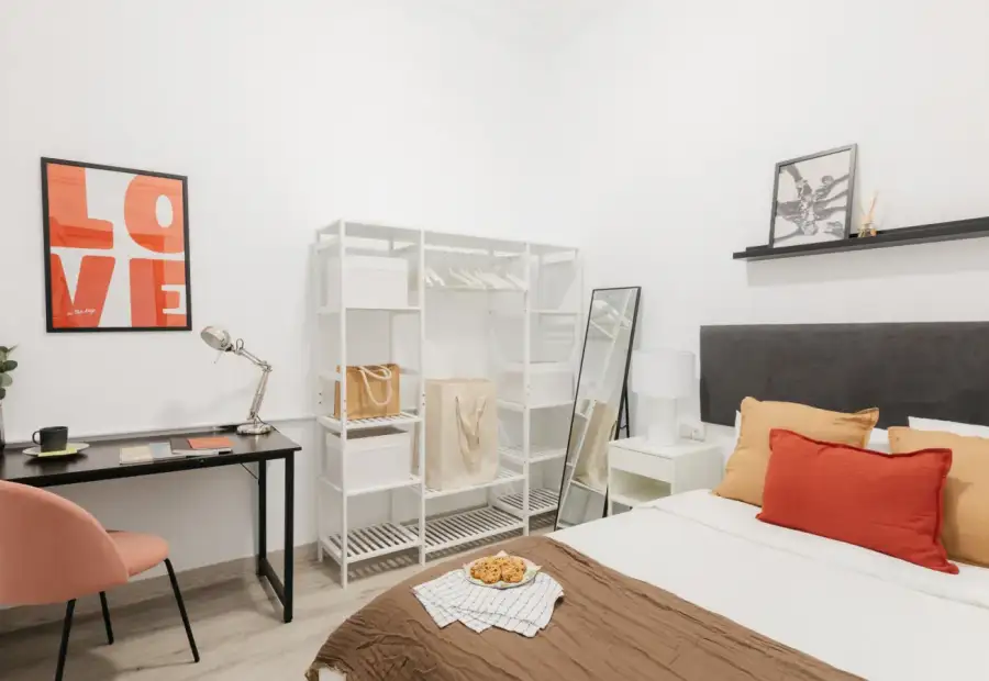 Se alquila habitación en piso compartido de 6 habitaciones en La Gran Vía en Valencia