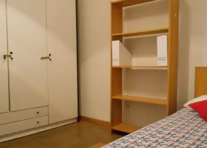 Se alquila habitación en piso compartido de 7 habitaciones en Gaztambide en Madrid