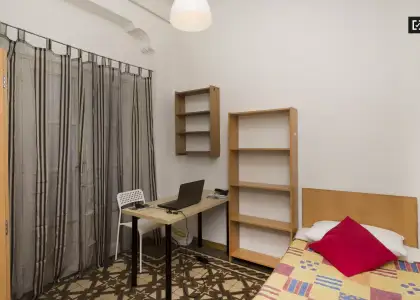 Se alquila habitación en piso compartido de 7 habitaciones en Gaztambide en Madrid