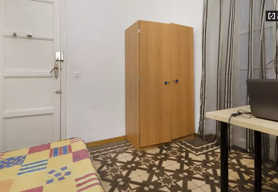 Se alquila habitación en piso compartido de 7 habitaciones en Gaztambide en Madrid