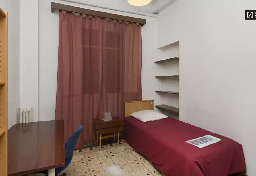 Se alquila habitación en piso compartido de 7 habitaciones en Gaztambide en Madrid